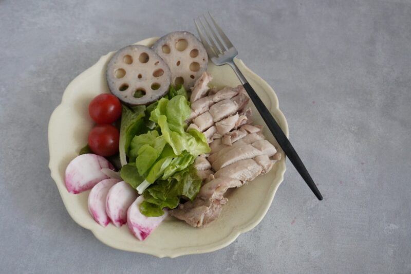 自家製ドレッシングで食べるサラダ